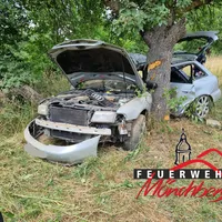 202313 - 28.06.2023 - THL 3 VU 1 oder 2 PKW Person eingeklemmt.jpg